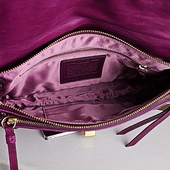 COACH 12450 Hampton Lindsey Leather Plum Flap Turnlock Clutch Charm Wrist Strap - Picture 11 of 12